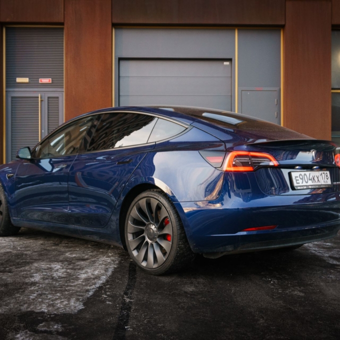 Tesla Model 3 AT, 2023 — изображение 3