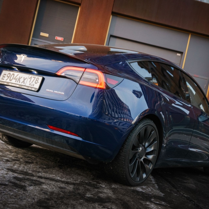 Tesla Model 3 AT, 2023 — изображение 5