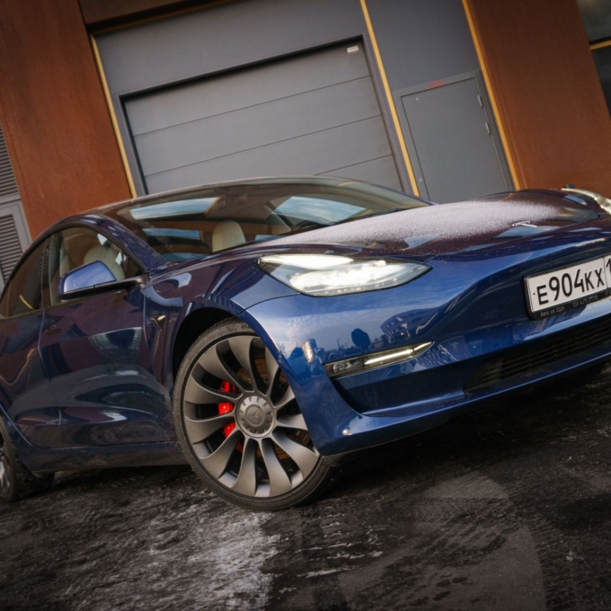 Tesla Model 3 AT, 2023 — изображение 2