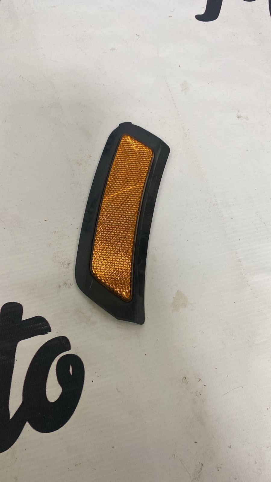 Катафот Audi Q7 / Q8 (4M) 4M0945072