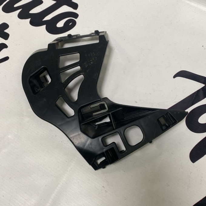 Кронштейн бампера передний BMW 5 series (G30, G31) 51117385348