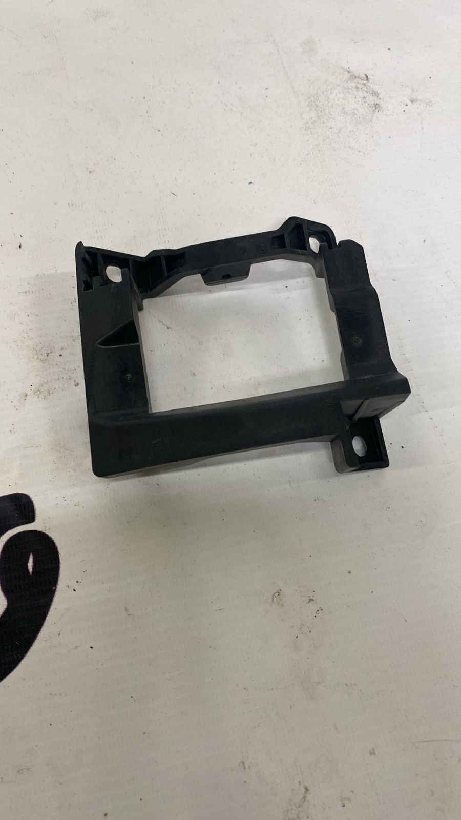 Кронштейн радара Audi A4 / A5 (B9) 8W0907175