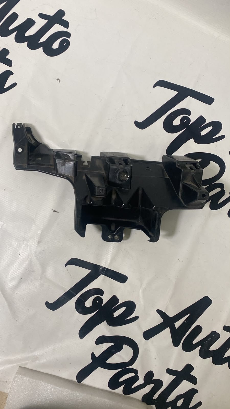Кронштейн заднего бампера Ford Mustang VI (S550) FR3B17D961A