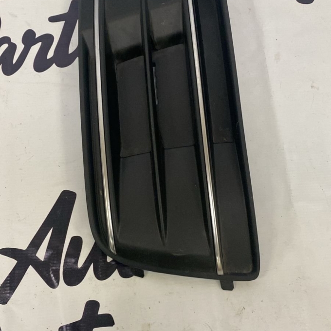 Накладка бампера (решетка) Audi Q5 / SQ5 (FY) 80A807682