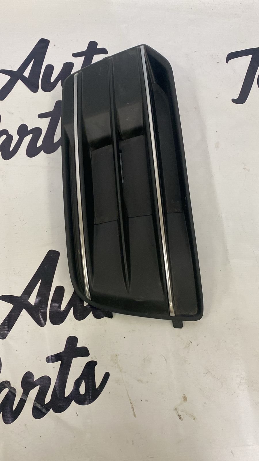 Накладка бампера (решетка) Audi Q5 / SQ5 (FY) 80A807682