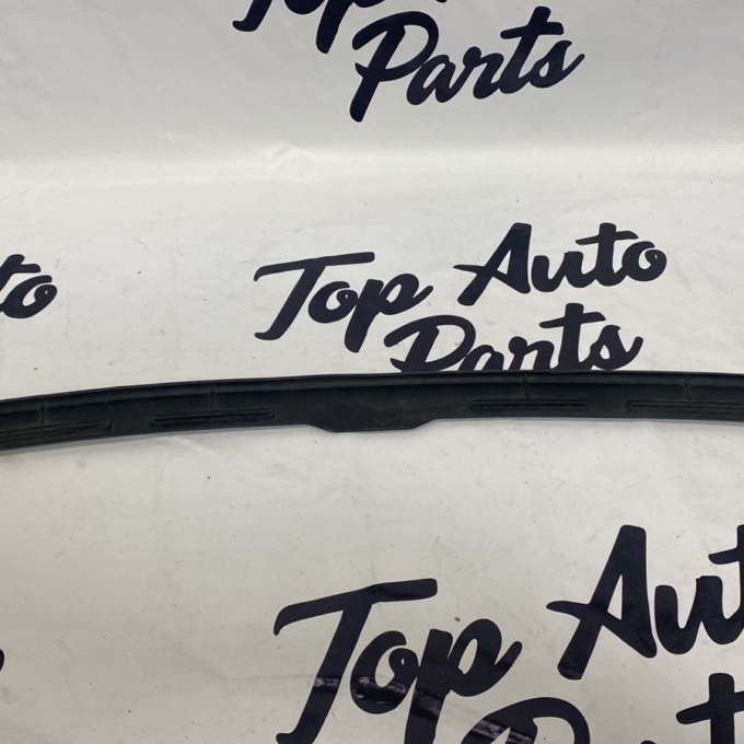 Накладка уплотнитель капота q5 Audi Q5 / SQ5 (FY) 80A823124