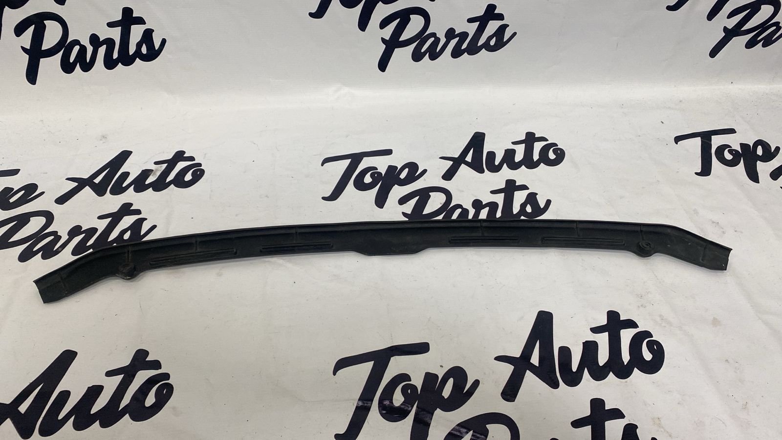 Накладка уплотнитель капота q5 Audi Q5 / SQ5 (FY) 80A823124