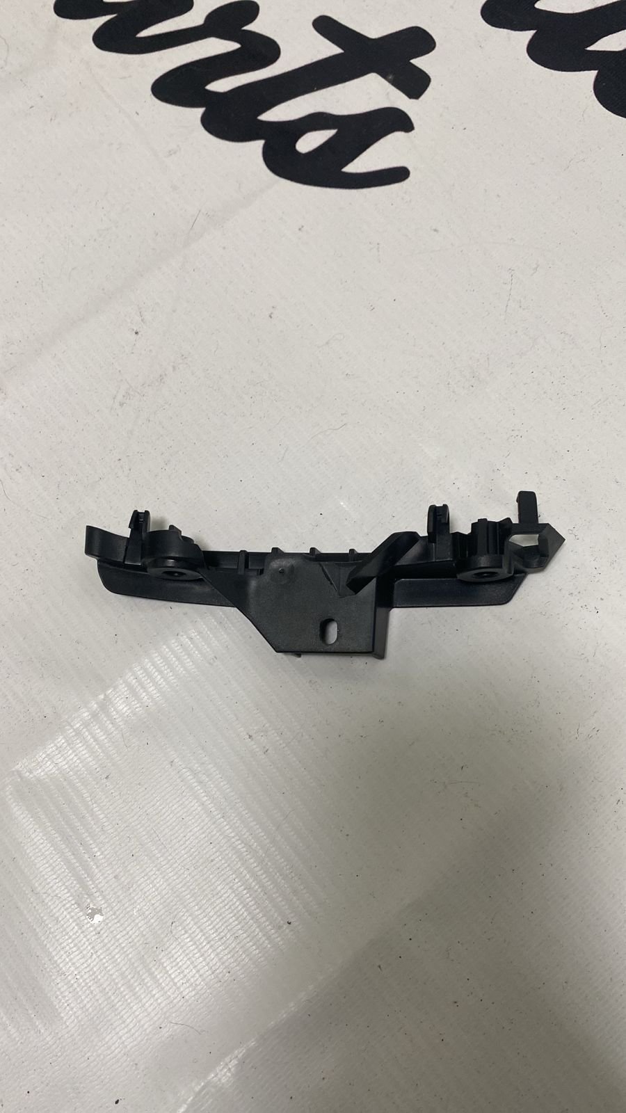 Направляющая бампера BMW 5 series (G30, G31) 51117385350