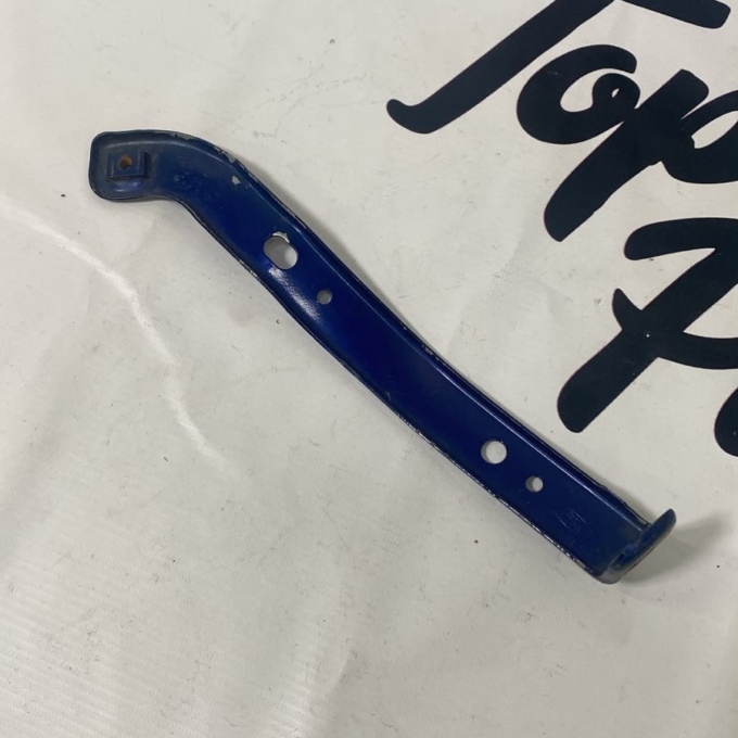 Передний кронштейн крыла Ford Mustang VI (S550) FR3B16C199BC