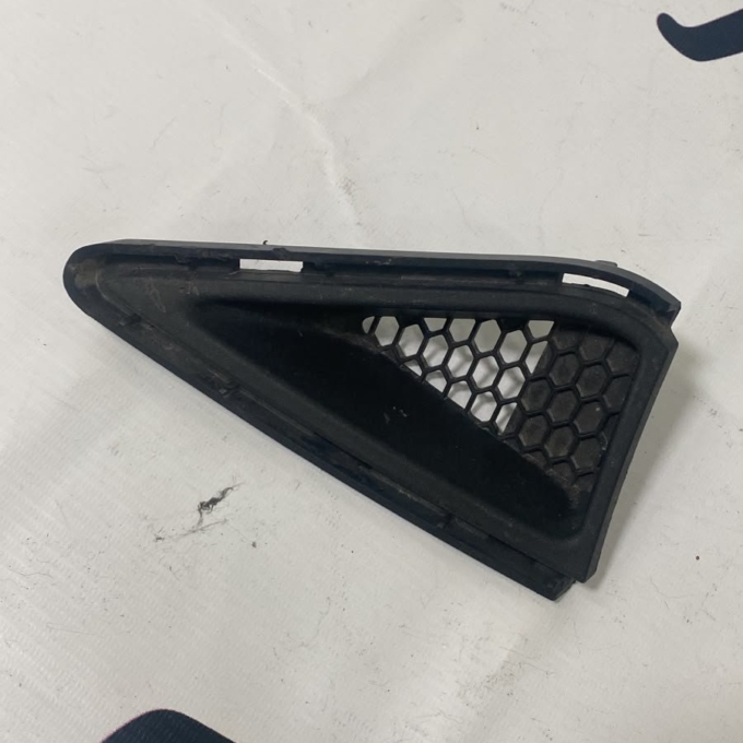 Заглушка передняя левая в бампер Ford Mustang VI (S550) JR3B17B969AAW